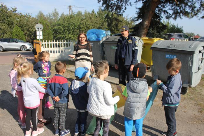 Krzymów: Przedszkolaki segregują śmieci