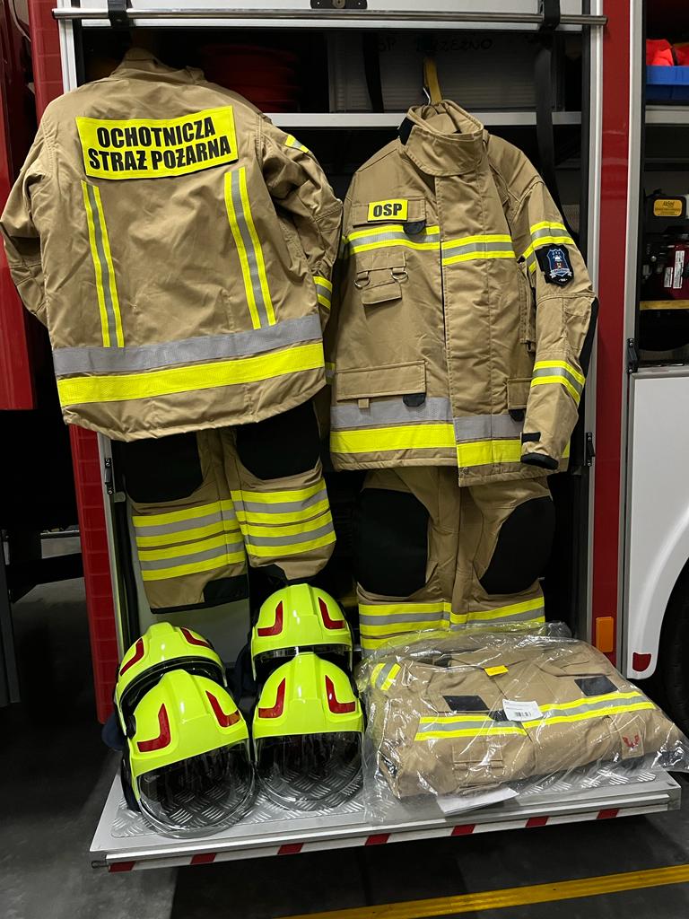 Nowe ubrania ochronne dla strażaków z Brzeźna